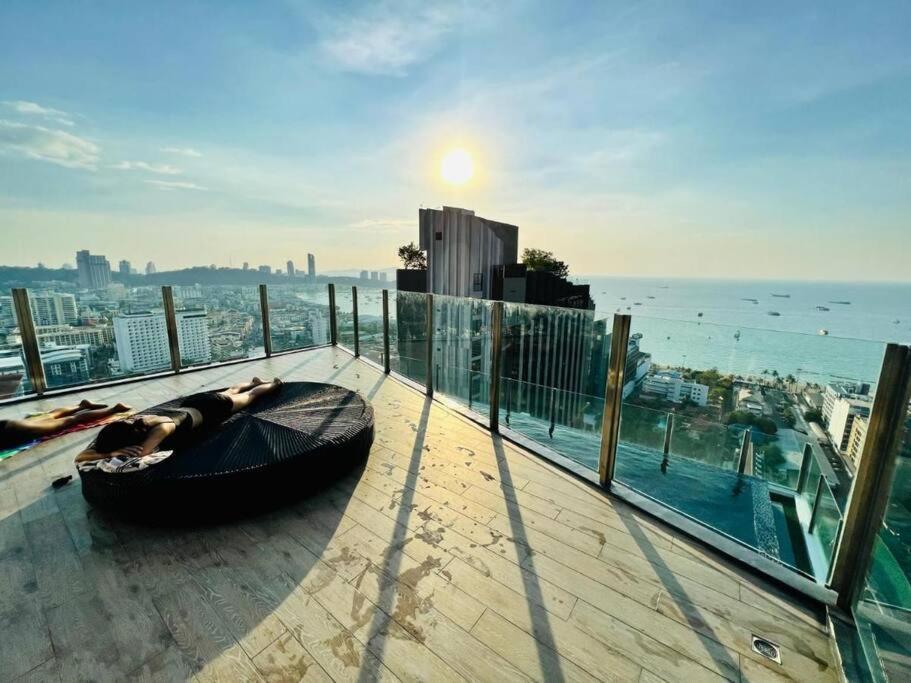 Sea View With Large Balcony @ Central Pattaya Eksteriør bilde